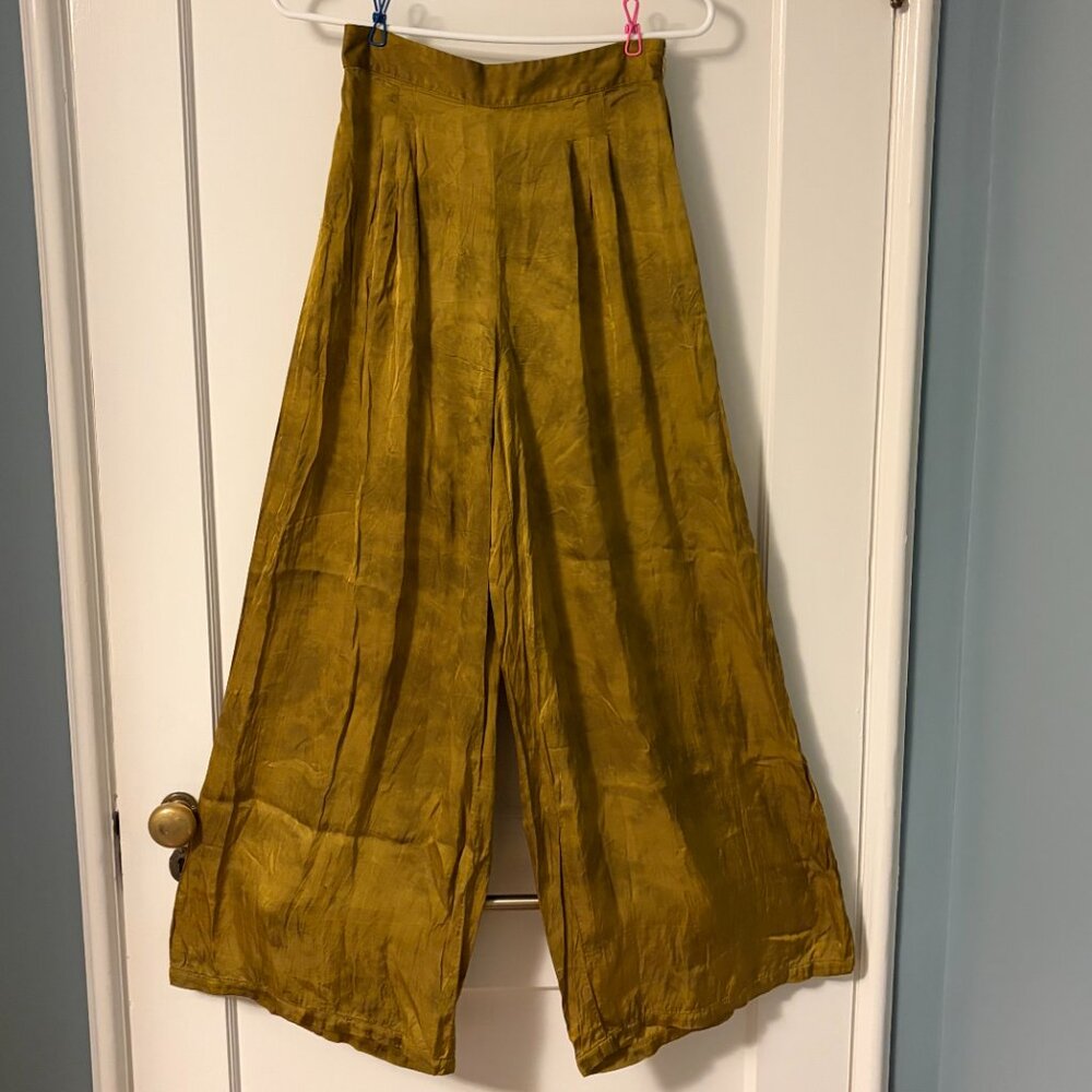 Maurie + Eve silky pleated wide leg pants size 2 US golden yellow boho hippie
